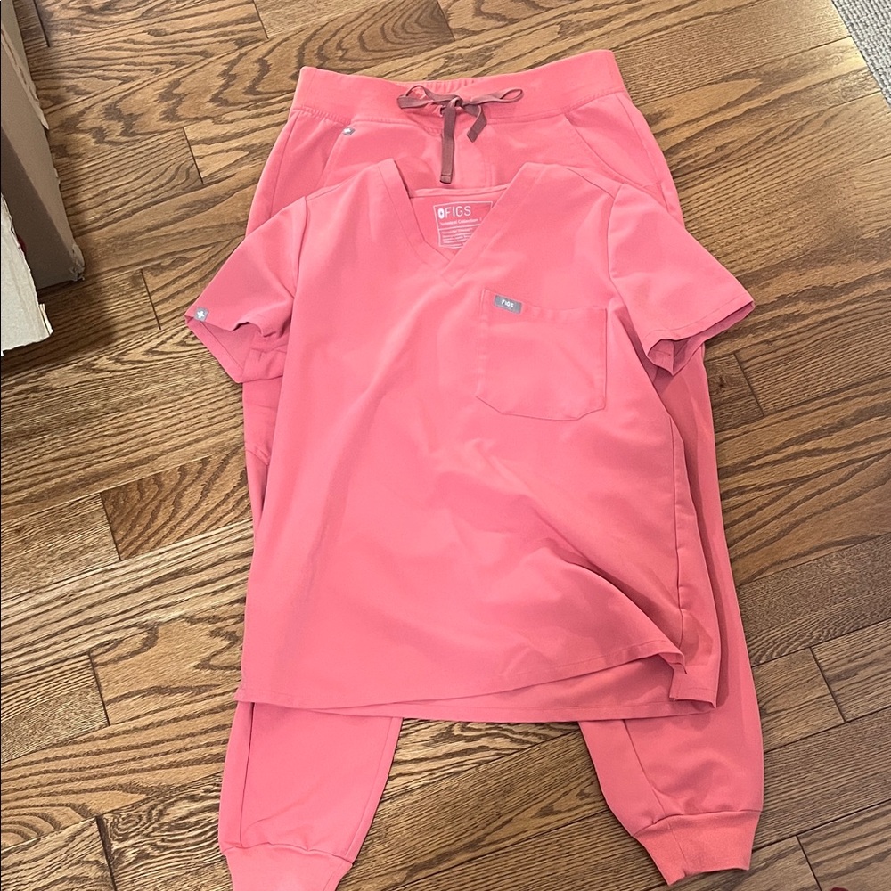 Figs Coral Scrub Set